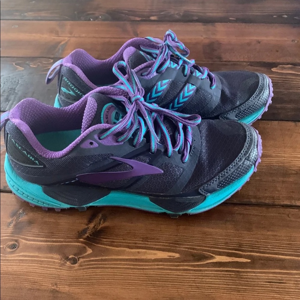 Brooks Cascadia Size 7